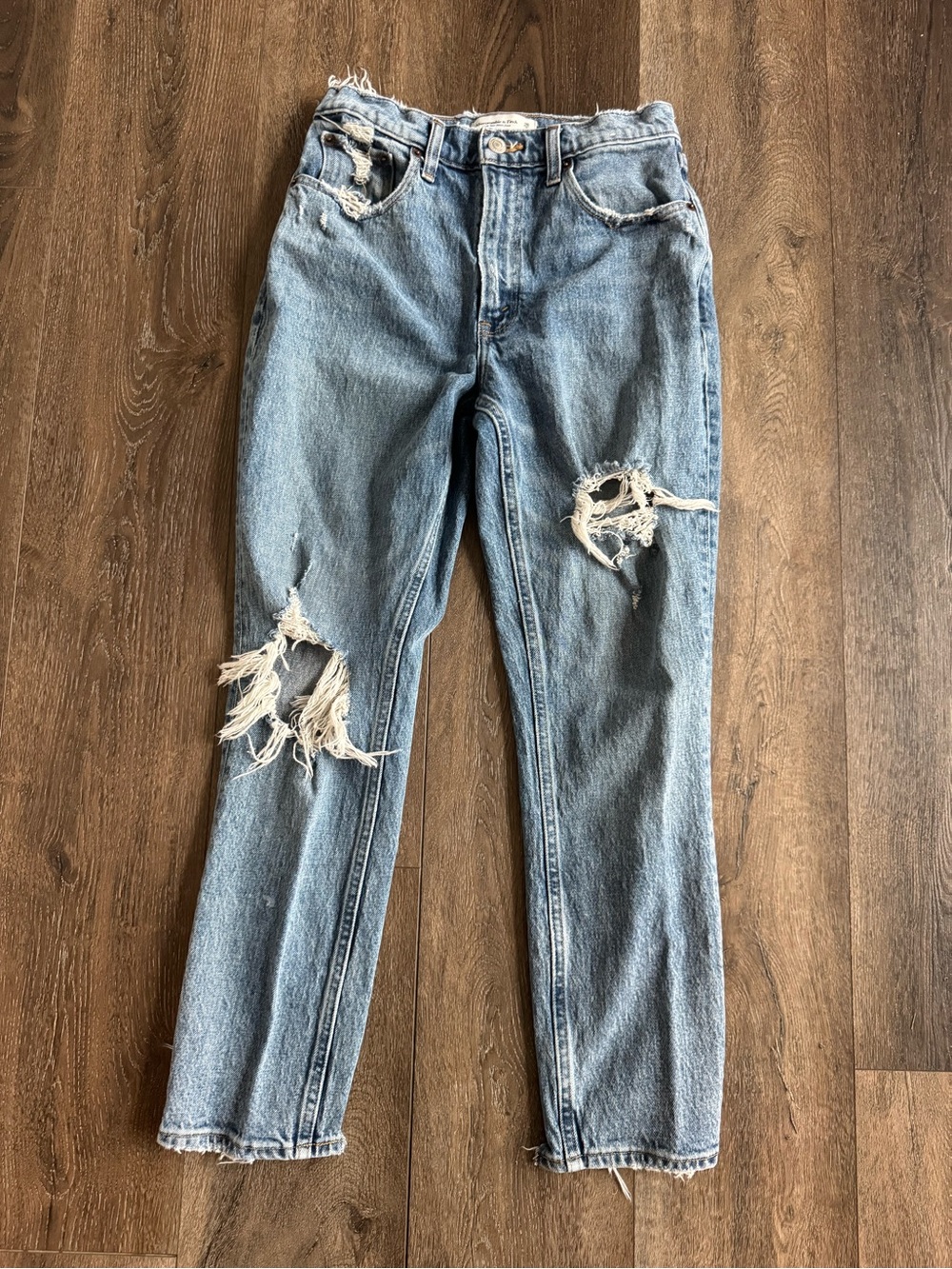 Abercrombie & Fitch Light Blue Distressed Straight Leg Jeans Mom Jean Size 26/2